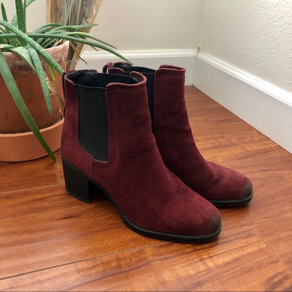 Burgundy Suede Heeled Sam Edelman Chelsea Boots 🍷